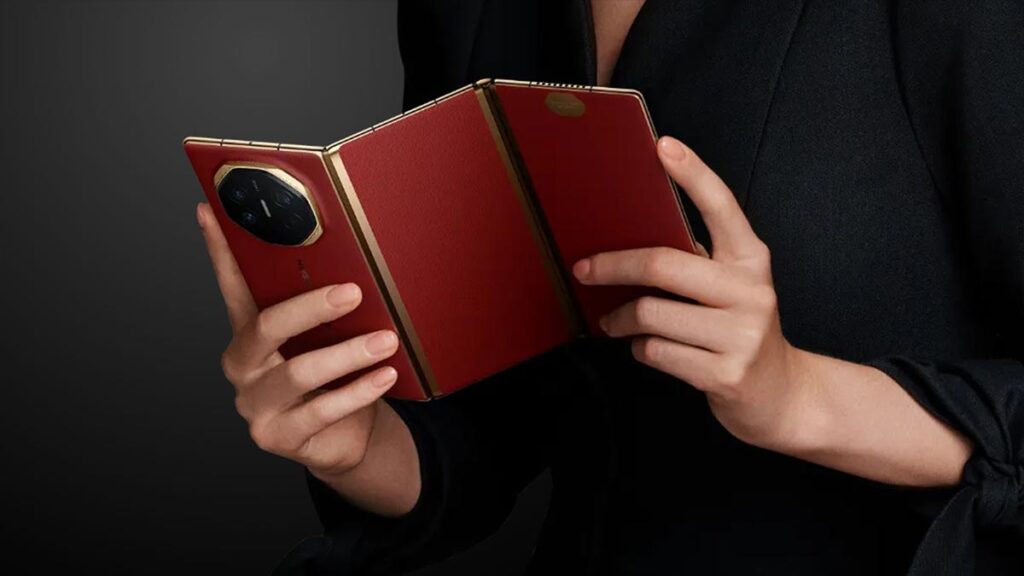 Huawei launches the world's first triple-folding smartphone - you too will be surprised